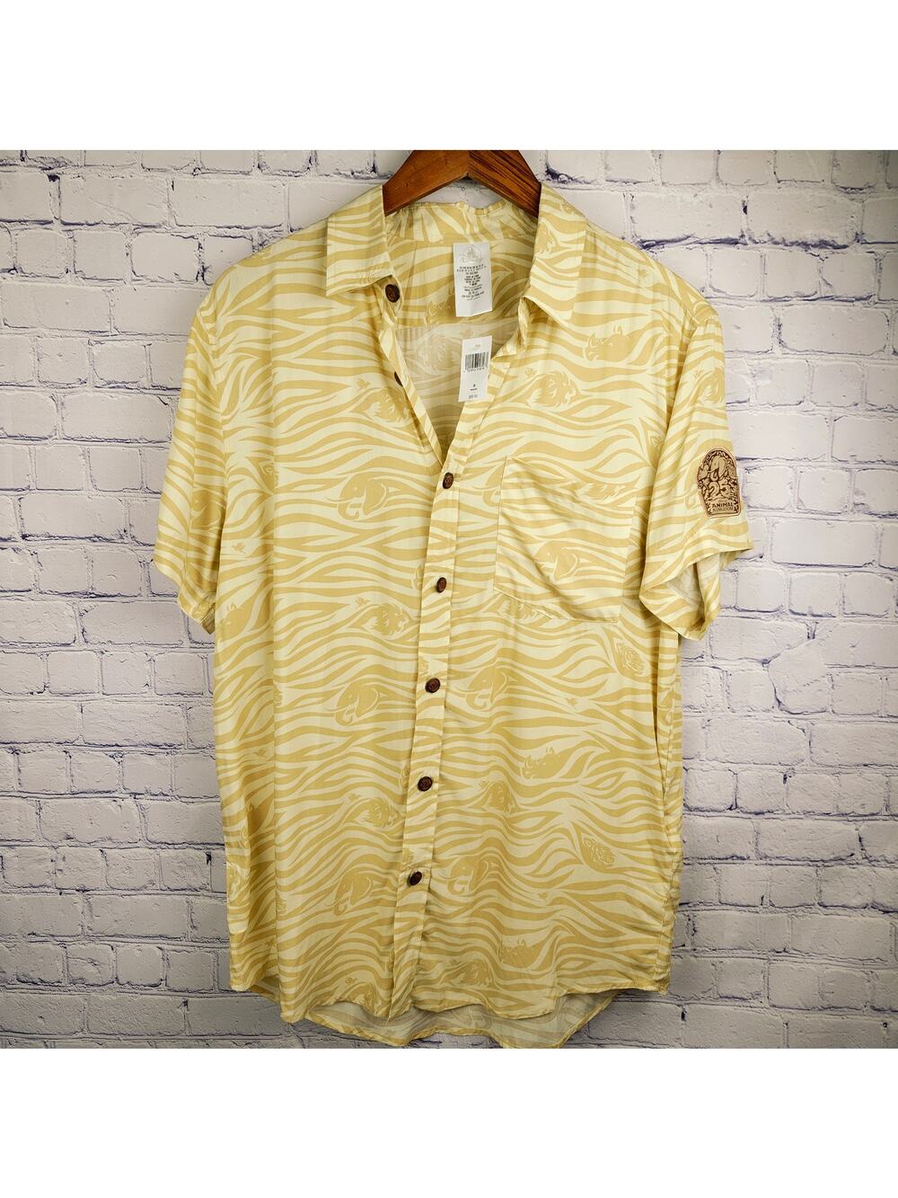 New Disney Animal Kingdom 25th Anniversary Button Up Shirt Medium